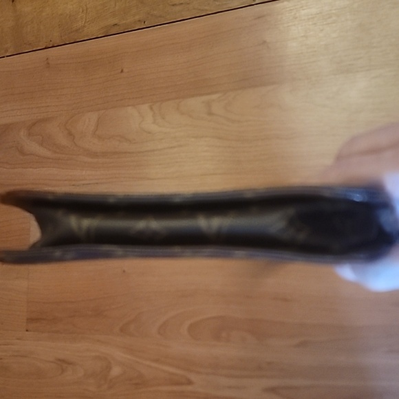 Elegant Brown Designer Shoulder Bag - Picture 2 of 12